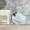 2023 New Hot Luxurys Sneaker Baskets de mode Chaussures blanches Chaussures à semelles épaisses surélevées Chaussures pour hommes et femmes polyvalentes classiques décontractées chaussures de planche xsd221101
