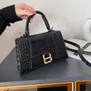 50% korting op uitverkoop Mode dames lente nieuwe handtas minibags mode lakleer schouder steen graan messenger bag model 542