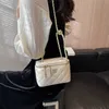 % 70 Fabrika çıkışı Kapalı Gelişmiş ve Modaya Gizli İş parçacığı Yaz Doku Niş Zincir Crossbody Women's Torba Satışta