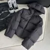 Mulheres clássicas curtas com capuz para baixo casacos designer parkas moda triângulo invertido jaquetas masculinas inverno quente parker blusão 8gjvv