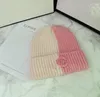 Alla moda CCity Marca Uomo Donna Cappelli lavorati a maglia di lana Desigenrs di fascia alta Stereo Lettera Beanie Caps Abbinamento colore Berretti con teschio Cappello caldo invernale Accessori moda