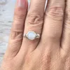 Cluster Ringen Klassieke Ronde Maansteen Voor Vrouwen Witte Sieraden Geboortesteen Vinger Ring Bruiloft Verloving Jubileumfeest Bijoux Femmes