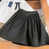 Tasarımcı Bebek Sonbahar Setleri Kız Elbise Takımları 90-150 cm 2pcs Göğüs Yay Dekorasyonlu Yakel Gömlek ve Siyah Kısa Etek Aug30