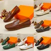 Zapatos casuales de diseñador de cuero clásico para hombres, zapatos de vestir transpirables para hombres, zapatos planos para hombres de alta calidad, zapatos Oxford de conducción Mokacin de lujo A2