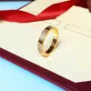 Titanium Steel Sier Love Ring Fashion Designer Män och kvinnor Rose Gold Sier Jewelry Band med diamanter för älskare Parringar gåva med Box B Rs S S