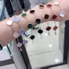 trevo de quatro folhas pulseira de cinco flores de alta qualidade clássico charme pulseiras designer jóias 18K pulseiras de ouro para mulheres na moda item de jogo de moda