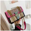 대비 컬러 체인 스퀘어 인기 2023 New Fashion Korean Edition 여성의 One Shoulder Crossbody Small Bag B60