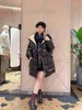 Mulheres para baixo parkas designer high end 2023 outono/inverno novo estilo fino ajuste comprimento médio único breasted design casaco com capuz 8t6o