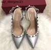 2023 Mode Femmes Pompes Chaussures Casual Designer Or Cuir Clouté Spikes Marque De Mode Slingback Talons Hauts Chaussures Marque Chaussures Femmes À Talons Hauts