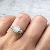 Cluster Ringen Klassieke Ronde Maansteen Voor Vrouwen Witte Sieraden Geboortesteen Vinger Ring Bruiloft Verloving Jubileumfeest Bijoux Femmes