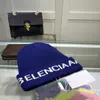 Diseñador de lujo Carta de gorro Gorro de punto Tendencia Otoño Invierno Lana Caballero Elegancia Temperamento versátil Moda casual Regalo cálido