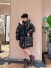 Piumino Parka da donna Designer di fascia alta 2023 Autunno / Inverno Nuovo stile Slim Fit Cappotto con cappuccio design monopetto di media lunghezza 8T6O