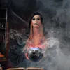 Oggetti decorativi Figurine LED Halloween Witch Pot Macchina del fumo Fontana Fogger Fog Maker Colore dell'acqua che cambia Decorazione Party Prop 230901
