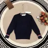 Suéter de diseño para niños, jersey de bebé con diseño de botón de puño de alta calidad, tamaño 100-150 CM, moda de color sólido, prendas de punto para niños Aug30