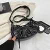 Nouvelle locomotive sous les bras enveloppée de rivets glands trois dents froissées une épaule sac à bandoulière pour femme 60% de réduction en ligne