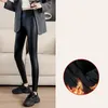 Kvinnors byxor Autumn Winter Faux Pu Leather Skinny Push Up Legging Elastic Velvet Female Fashion Large-size Thermal