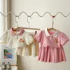 Giyim setleri yaz küçük kızlar pembe beyaz set iki 2 parçalı üst etekler bebek kıyafetleri çocuklar için doğum günü kıyafetleri