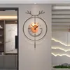 壁の時計ヴィンテージ時計金属美学のかわいい部屋の装飾モダンなゲーム装飾Diy Muur Decoratie Home