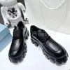 Monolit Loafers Tasarımcı Elbise Ayakkabı Lüks Kadınlar Günlük Ayakkabı Platformu Loafer Orijinal Deri Ayakkabı Artışı Klasik Patent Mat Eğitimcileri Kutu