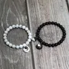 Charm Bilezikler 2 PCS Sevgililer Günü Mıknatıs Çift Braclet Eşleştirilmiş Anahtar Kilit Bilezik Sevenler için Siyah Beyaz Kalp Eşleşen Braslet Dag