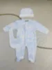 幼児の幼児ロンパーベビー服セット男の子の女の子フルスリーブコットンソフトジャンプスーツロンパーハットビブ3pcs/セットスーツ005