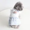 Vestuário para cães 2023 Vestidos de primavera e verão com coleira de boneca Gold Thread Check Impresso Pet Saia Bonito Acessórios Doces