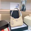 مصممون يحملون حقائب أكياس الكتف من النايلون حقائب الإبط النسائية