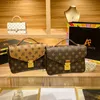 Hong Kong nicho design luz carteiro de luxo para mulheres 2023 nova moda couro genuíno vintage cruz corpo bolsa quadrada pequena 55% de desconto na fábrica online