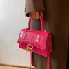 Nouveau sablier femme en cuir brillant personnalité unique épaule messager Crocodile petit sac carré sacs à main 50% de réduction sur le magasin d'usine