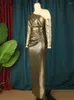 Sukienki swobodne Aomei Gold Bodycon Long Party Kobiety Eleganckie jedno ramię w wysokim talii Folds Slit Even Evening Suknie