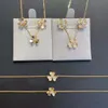 Lucky Diamond Clover -halsband för kvinnor pläterade med rosguld mini stor kronal krage kedja