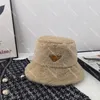 Trendy Plush Warm Fisherman Hats Designer Triangle Bucket Hats Women Men Winter Fluffy Hat