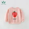 Hoodies Sweatshirts Baby Mädchen Frühling und Herbst Tops Baumwoll-Sweatshirt mit schöner Erdbeere, weicher Komfort, Oberbekleidung für Kinder ab 28 Jahren, 230901