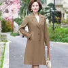 Kvinnors dikerockar Löst fickan Turn-ner krage Kvinnor 2023 Spring Casual Windbreaker Solid Color Fashion Breatbar Elegant Jacket