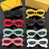 Gafas de sol de diseño de lujo de moda para mujeres y hombres, gafas con el mismo marco de gafas de sol para la playa y la calle Cat Eye con caja de regalo