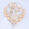 Urok Bransoletka Crystal Dubai Gold Kolor imitacja Pearl Naszyjnik Kolczyki Bangle Pierścień Akcesoria ślubne Zestaw biżuterii 230901