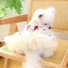 Vêtements pour chiens Robe pour animaux de compagnie sans constriction Charmante jupes en dentelle d'hiver Anneau de traction Arc festif pour chiens chats facile