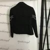 Jackets clássicos de lapido de lapido da marca feminina casacos 2 cores letras jaqueta de bordado feminino elegante casaco de charme