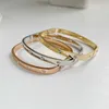 Designer di gioielli di lusso da donna Bracciale con diamanti quadrati Yiwu Tendenza moda Chiusura completa Strass con logo e scatola