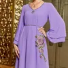 Vêtements ethniques Mousseline de soie Abaya Femmes Musulmanes Élégantes Col V Violet Robe de broderie avec ceinture Islamique Arabe Solide Kaftan Dubai Lady Robe