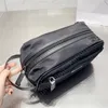 Nylonläder rese påse designer kosmetiska fall kvinnor lyxiga designers makeup väska små kopplingspåsar utgör fodral bagage påse2494