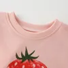 Hoodies Sweatshirts Baby Mädchen Frühling und Herbst Tops Baumwoll-Sweatshirt mit schöner Erdbeere, weicher Komfort, Oberbekleidung für Kinder ab 28 Jahren, 230901