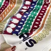 Tissu de créateur petit foulard carré écharpe simple marque européenne printemps nouveau coiffure accessoires de vêtements de mode exquis desig242s