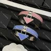 Bracelets de créateurs Triangle couleur bonbon, pour femmes et hommes, à large bord, avec serrure à lettres, en métal