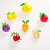 Broches adorável esmalte frutas frescas para mulheres moda pequena uva limão abacaxi cereja pêssego engraçado colar pinos acessórios presente