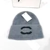 Kadın Moda Tasarımcı Beanies Örgü Bayanlar Beanie Takılı UNISEX MEKTUPLAR DIŞ TÜM KAPAK HAT SOĞU RENK RENK