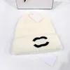 Kadın Moda Tasarımcı Beanies Örgü Bayanlar Beanie Takılı UNISEX MEKTUPLAR DIŞ TÜM KAPAK HAT SOĞU RENK RENK