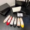 Sandali da donna di lusso con tacco alto, scarpe formali, ballerine di design con suola piatta, cintura in vernice, alla moda e versatile