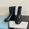 Botas de desenhista novo tornozelo de couro preto chelsea botas plataforma deslizamento em botas planas redondas grossas meia bota designer de luxo sapatos altos mulheres cavaleiro r4t2 #