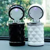 Accessoires de voiture lumière LED cendrier de voiture universel luxe Portable porte-cigarette style de voiture fumée noir blanc tasse de stockage outil de fumage